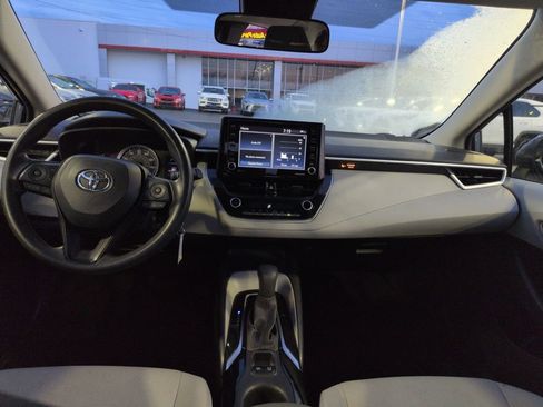 Used 2022 Toyota Corolla LE image 12