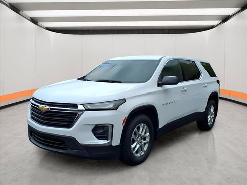 Certified 2023 Chevrolet Traverse LS image 1