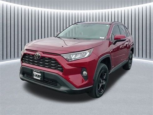 Used 2021 Toyota RAV4 XLE image 9