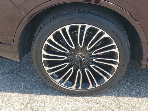 Certified 2023 Lincoln Aviator Black Label w/ Dynamic Handling Package AWD/4WD image 7