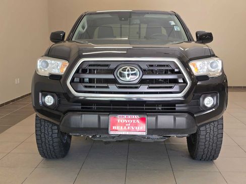 Used 2019 Toyota Tacoma SR5 AWD/4WD image 6