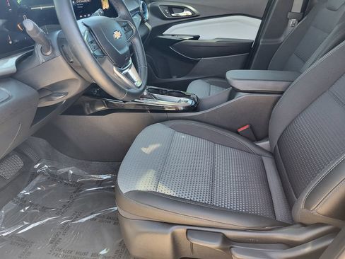 Used 2025 Chevrolet Trax LT w/ Driver Confidence Package FWD image 9