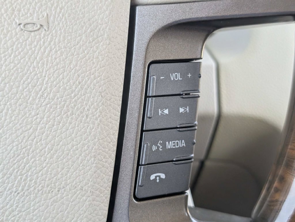 Used 2014 Lincoln Navigator 2WD image 33