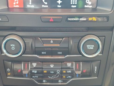 Used 2017 Ford Explorer XLT w/ Equipment Group 202A AWD/4WD image 20
