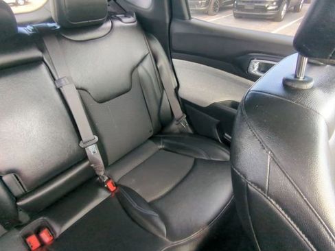 Used 2024 Jeep Compass Latitude image 7