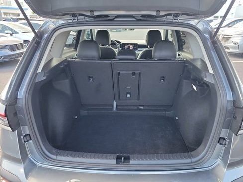 Certified 2025 Volkswagen Taos SE FWD image 11