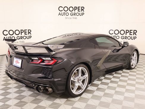 Used 2022 Chevrolet Corvette Stingray Coupe w/ Z51 Performance Package RWD image 19