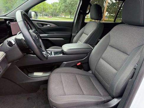 Used 2024 Chevrolet Traverse LT FWD image 19