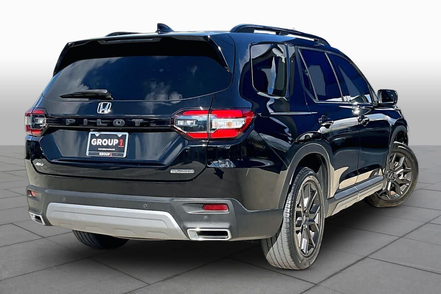 Used 2024 Honda Pilot Touring image 12