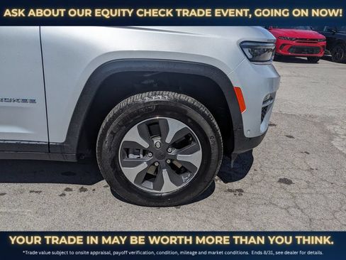 Used 2022 Jeep Grand Cherokee Limited 4xe w/ Luxury Tech Group II AWD/4WD image 11