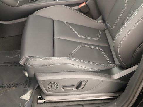 New 2025 Audi Q3 2.0T Premium image 25