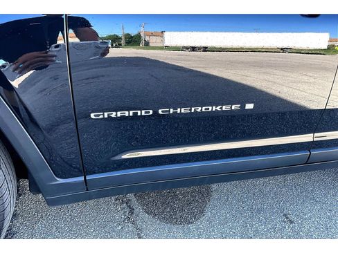 Certified 2024 Jeep Grand Cherokee Limited AWD/4WD image 38