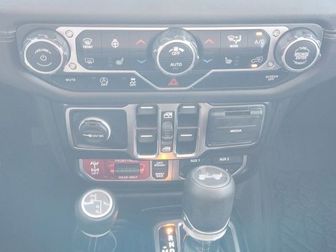 Used 2025 Jeep Wrangler Unlimited Rubicon image 19