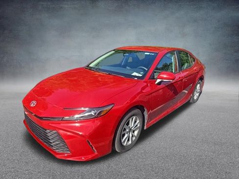 Used 2025 Toyota Camry LE FWD image 4