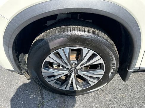 Certified 2023 Nissan Rogue SV w/ SV Premium B Package AWD/4WD image 8