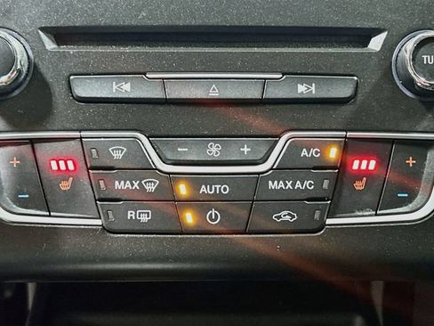 Used 2017 Ford Fusion SE w/ Fusion SE Technology Package FWD image 17