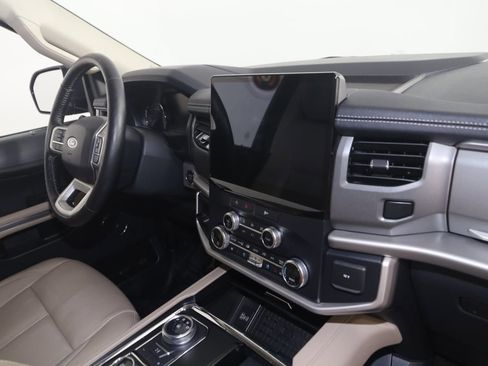 Used 2022 Ford Expedition XLT image 42