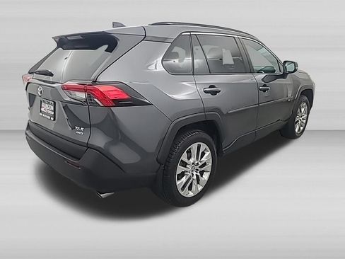 Used 2021 Toyota RAV4 XLE Premium AWD/4WD image 4