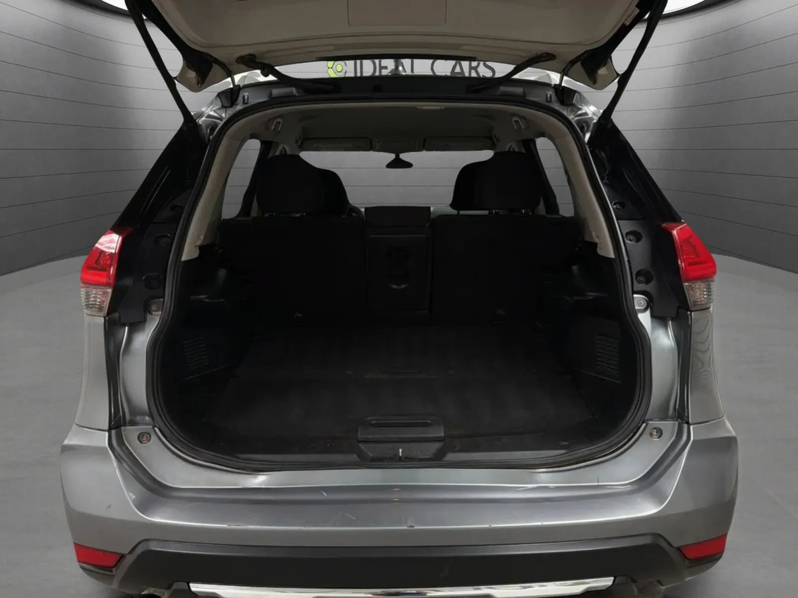 Used 2018 Nissan Rogue SV AWD/4WD image 18