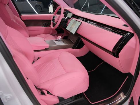 Used 2025 Land Rover Range Rover SE image 40