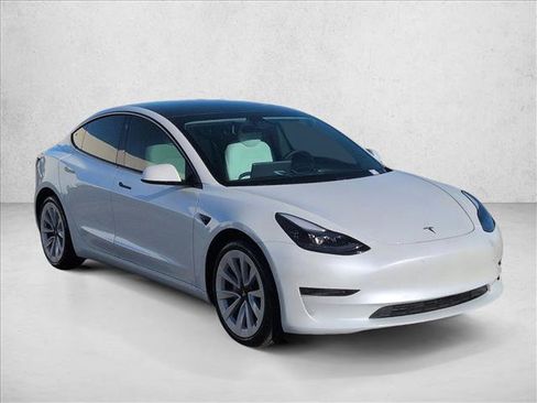 Used 2021 Tesla Model 3 Standard Range Plus image 3