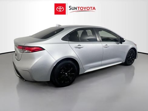 Used 2022 Toyota Corolla LE image 4