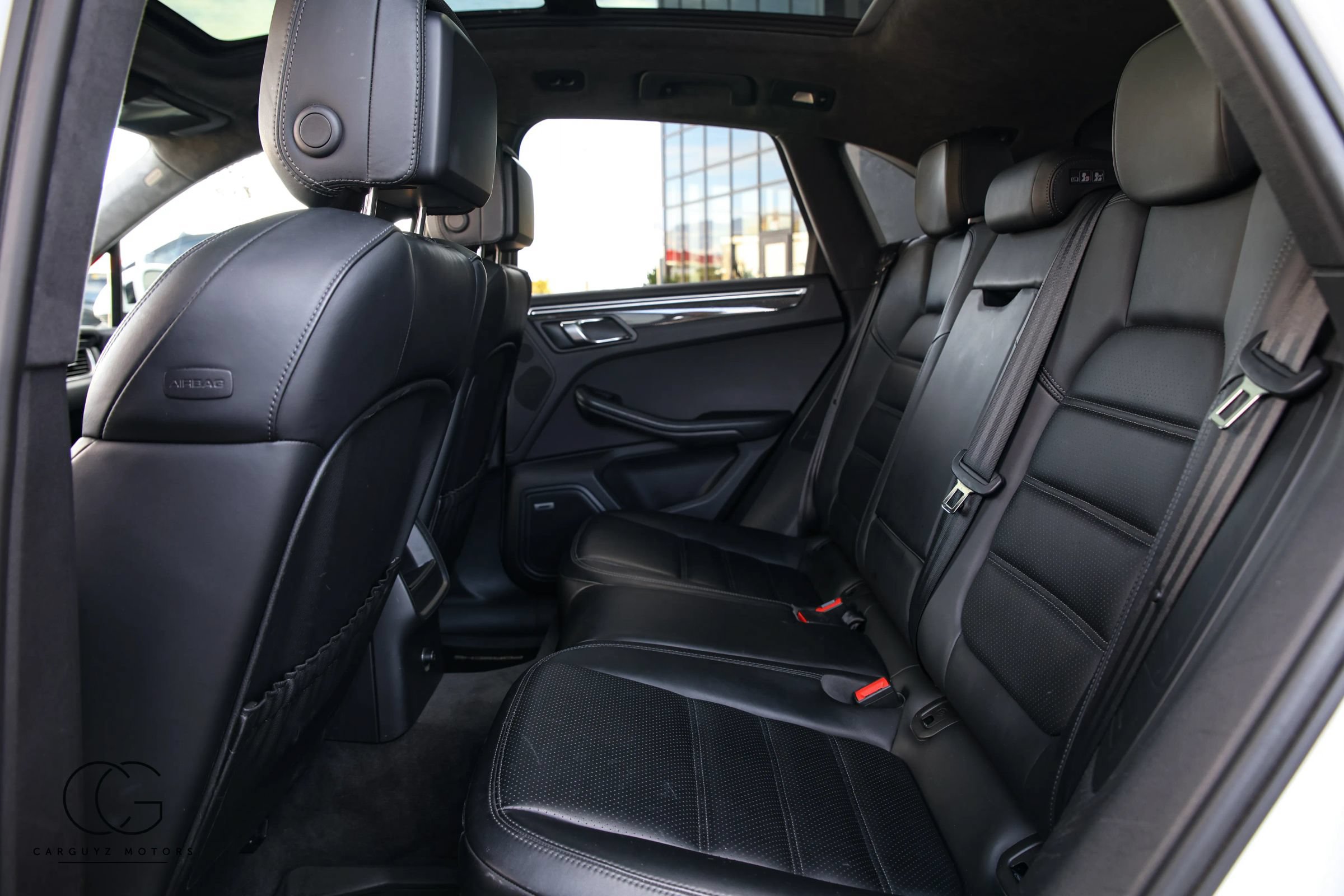 Used 2015 Porsche Macan Turbo AWD/4WD image 24
