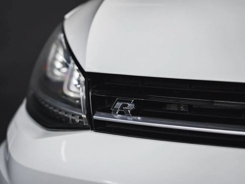 Used 2016 Volkswagen Golf R 4-Door AWD/4WD image 4