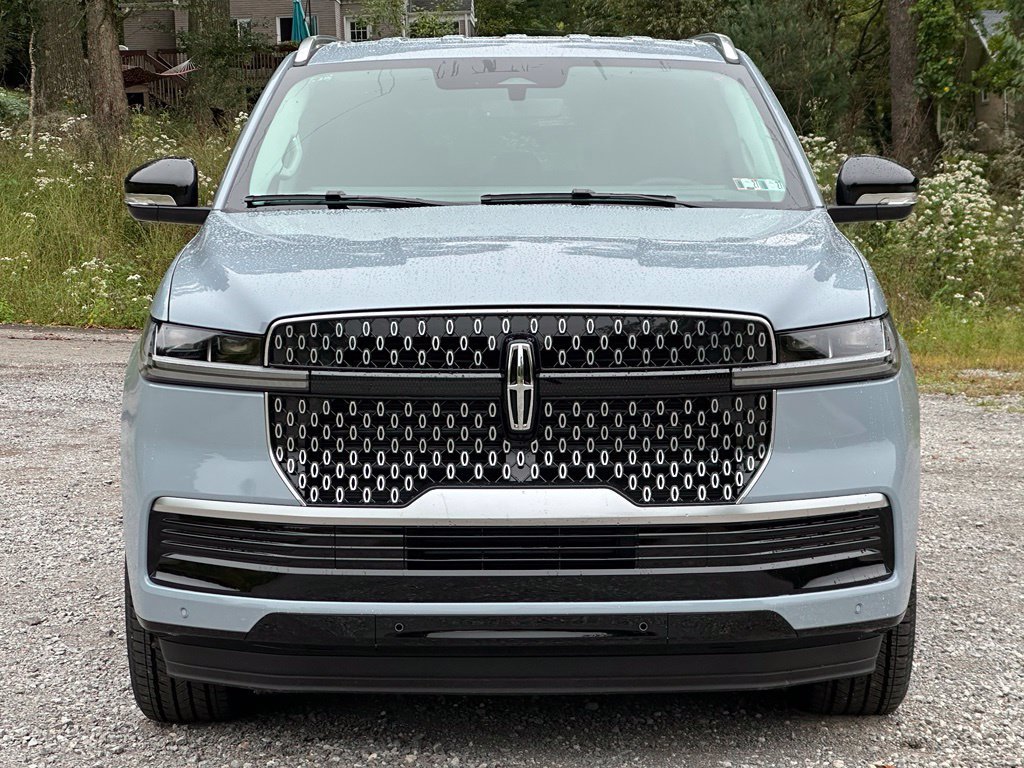 New 2027 Lincoln Navigator Premiere AWD/4WD image 30