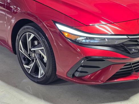 Certified 2025 Hyundai Elantra Limited image 10