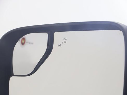 Used 2019 Nissan Titan SV w/ SV Convenience Package image 24