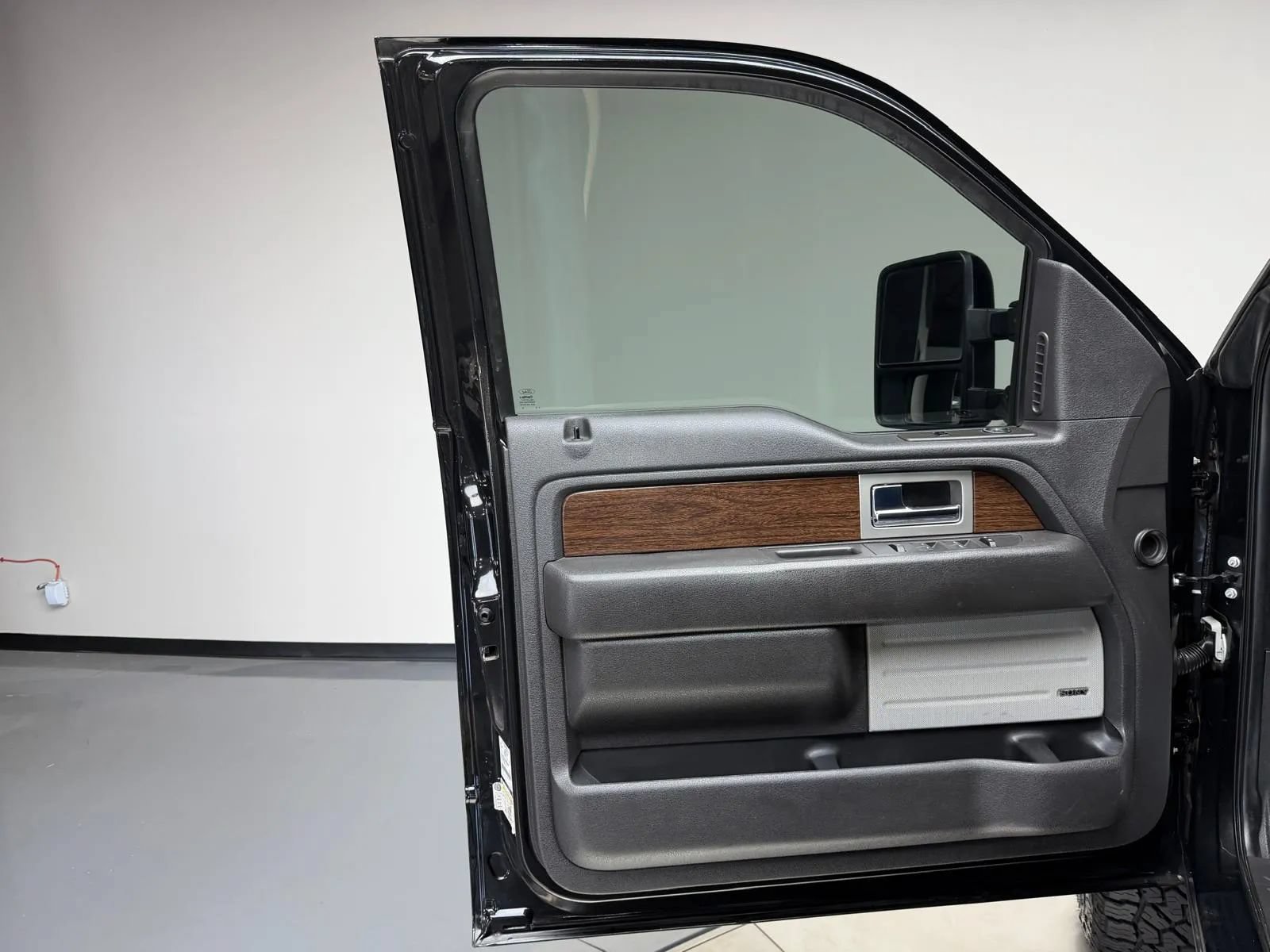 Used 2013 Ford F150 Lariat w/ Luxury Equipment Group AWD/4WD image 22