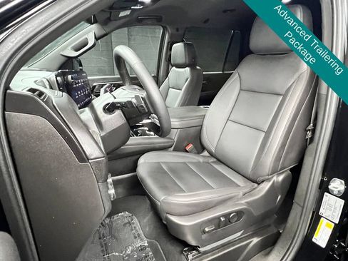 Used 2025 Chevrolet Tahoe Z71 w/ Comfort Package AWD/4WD image 7