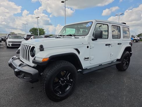 Used 2021 Jeep Wrangler Unlimited Sahara AWD/4WD image 3
