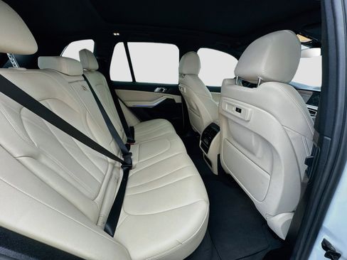 Used 2022 BMW X5 xDrive40i AWD/4WD image 19