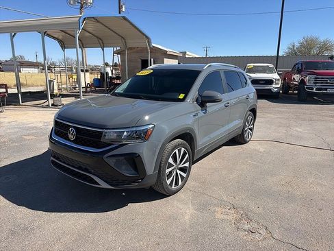 Used 2022 Volkswagen Taos SE image 3