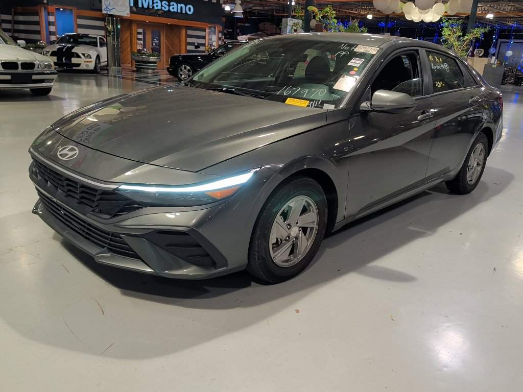 Used 2026 Hyundai Elantra SE FWD image 8