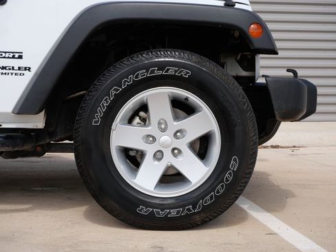 Used 2015 Jeep Wrangler Unlimited Sport w/ Quick Order Package 24S AWD/4WD image 8