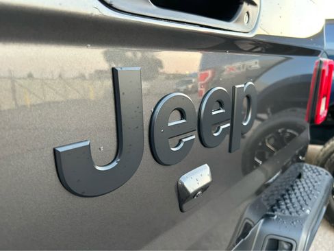 New 2025 Jeep Gladiator Sport image 7