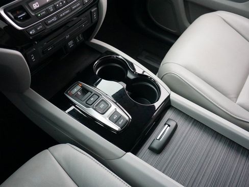 Used 2016 Honda Pilot Touring image 19