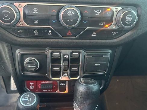 Used 2024 Jeep Gladiator Willys image 17