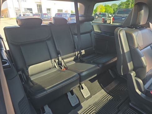 Used 2025 Ford Expedition Tremor AWD/4WD image 13