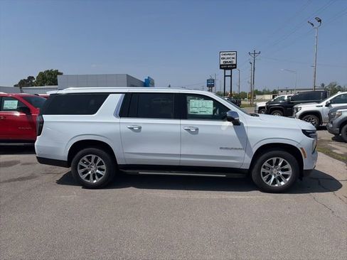 New 2026 Chevrolet Suburban Premier w/ Sun And Tow Package image 7