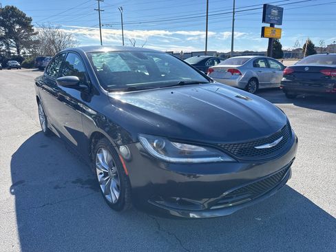 Used 2016 Chrysler 200 S image 3