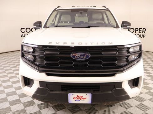 Used 2025 Ford Expedition Active AWD/4WD image 12