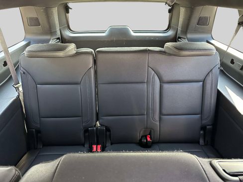 Used 2024 Chevrolet Suburban LT image 11
