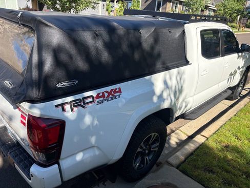 Used 2019 Toyota Tacoma TRD Sport w/ TRD Premium Sport Package AWD/4WD image 27
