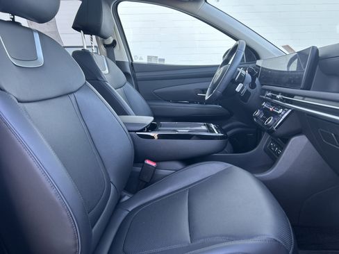 Used 2025 Hyundai Tucson Limited image 36