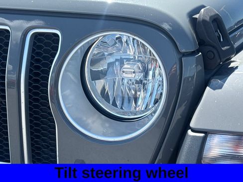 Used 2018 Jeep Wrangler Unlimited Sahara AWD/4WD image 17