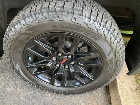 Used 2020 GMC Sierra 1500 Elevation w/ Elevation Value Package AWD/4WD image 12